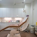 Cabinet dentaire à vendre visité par un chirurgien-dentiste